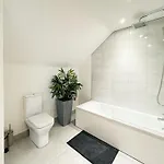 St Johns 3br Penthouse By Furnished - Centre - Next To Minster - Free Parking Apartman