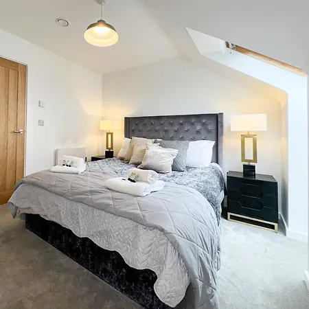 St Johns 3br Penthouse By Furnished - Centre - Next To Minster - Free Parking