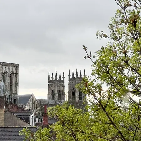 St Johns 3br Penthouse By Furnished - Centre - Next To Minster - Free Parking * 요크