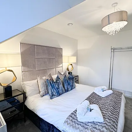 St Johns 3br Penthouse By Furnished - Centre - Next To Minster - Free Parking