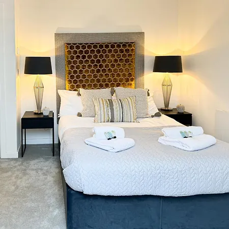 St Johns 3br Penthouse By Furnished - Centre - Next To Minster - Free Parking 아파트 *