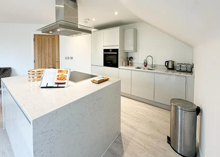 St Johns 3br Penthouse By Furnished - Centre - Next To Minster - Free Parking