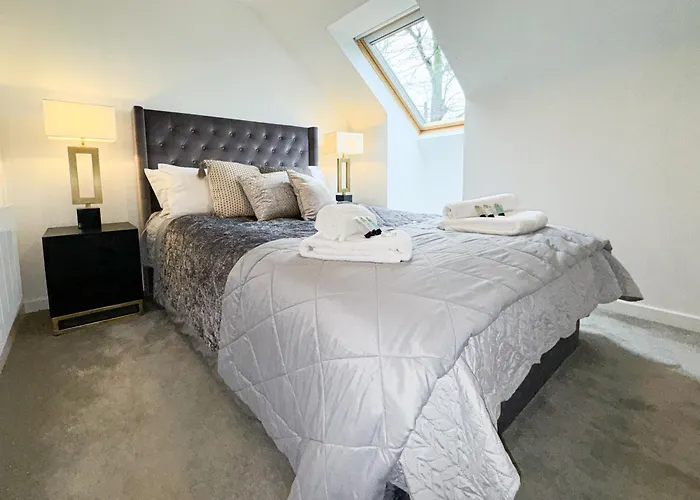 St Johns 3br Penthouse By Furnished - Centre - Next To Minster - Free Parking *