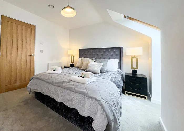 St Johns 3br Penthouse By Furnished - Centre - Next To Minster - Free Parking
