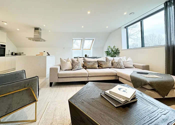 Lejlighed St Johns 3br Penthouse By Furnished - Centre - Next To Minster - Free Parking *
