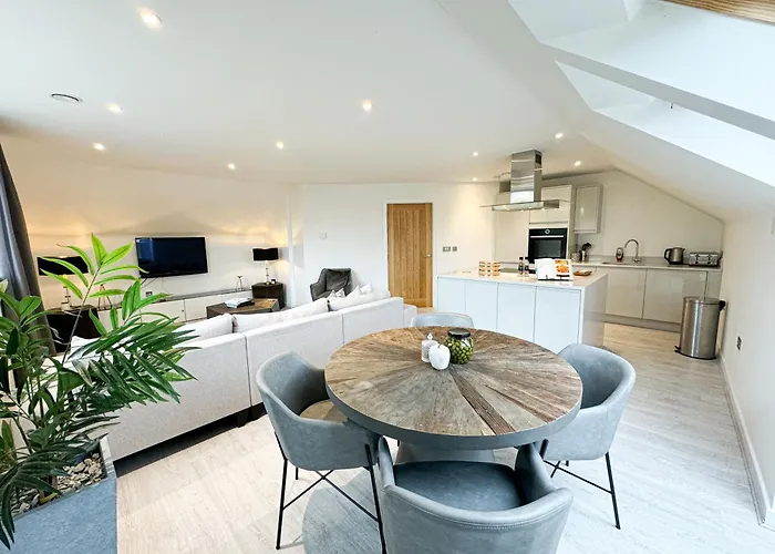 St Johns 3br Penthouse By Furnished - Centre - Next To Minster - Free Parking * York