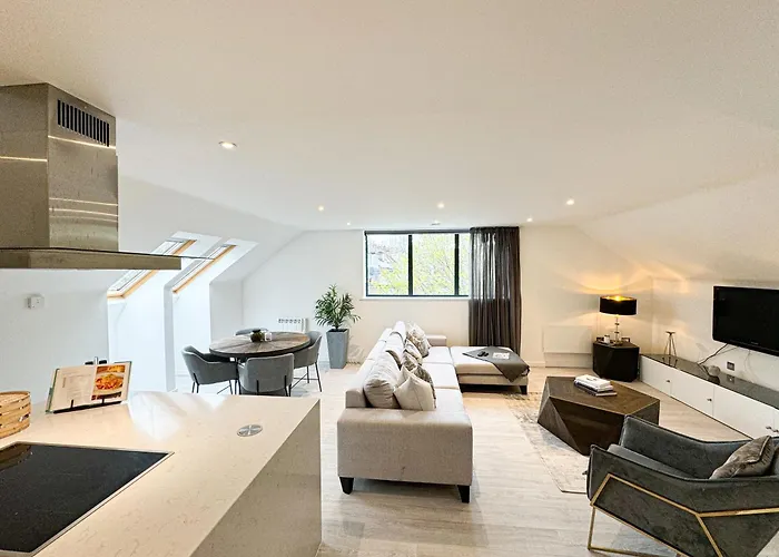 St Johns 3br Penthouse By Furnished - Centre - Next To Minster - Free Parking