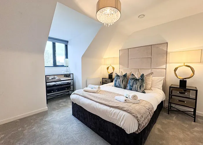 St Johns 3br Penthouse By Furnished - Centre - Next To Minster - Free Parking * York