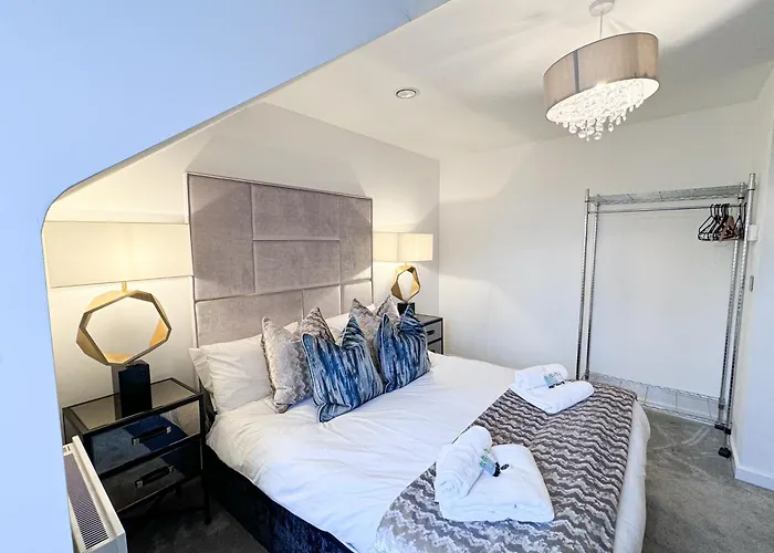 St Johns 3br Penthouse By Furnished - Centre - Next To Minster - Free Parking