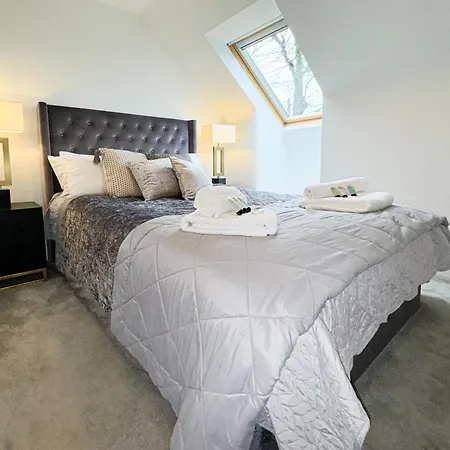 St Johns 3br Penthouse By Furnished - Centre - Next To Minster - Free Parking *