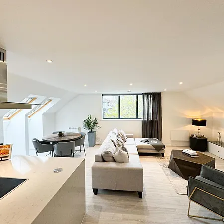 St Johns 3br Penthouse By Furnished - Centre - Next To Minster - Free Parking