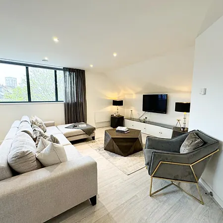 St Johns 3br Penthouse By Furnished - Centre - Next To Minster - Free Parking Апартаменты